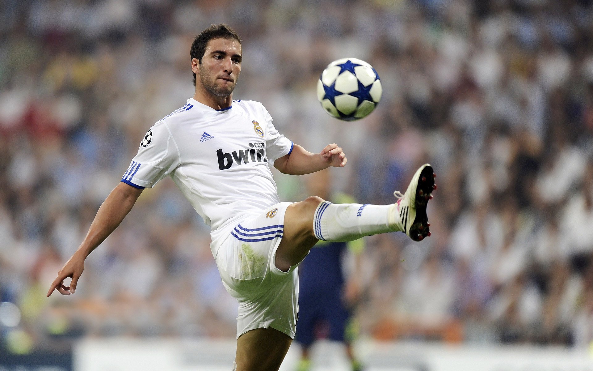 亚冠联赛U23国足惨败 球迷关注防守漏洞，u23国足亚洲杯