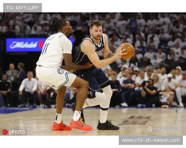 东契奇示意慢打，达拉斯独行侠控住比赛